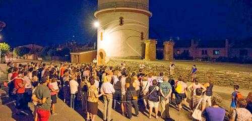Ple en les visites guiades nocturnes a Cervera i Guissona