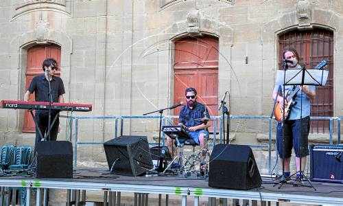 Concert del grup Milford Boys a la plaça de la Universitat de Cervera