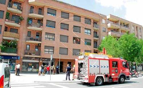 Apaguen un incendi en una botiga de menjar preparat a Balàfia