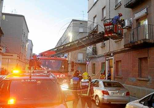 Obren un pis a Balàfia per rescatar dos persones grans