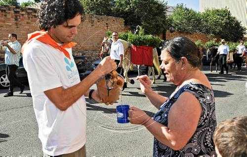 Cervera i Tàrrega reparteixen l'aigua de Sant Magí als veïns