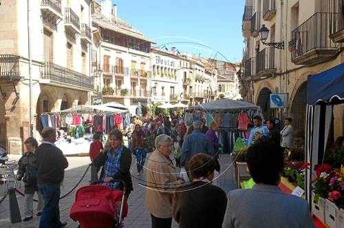 Quinze parades al mercat de rebaixes de les Borges Blanques