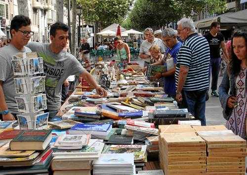 L'estiu resta vendes al mercadillo de Ferran