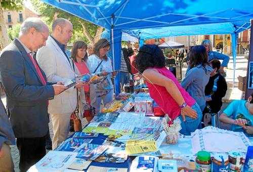 Quaranta entitats presenten les seues activitats a la fira de Balaguer