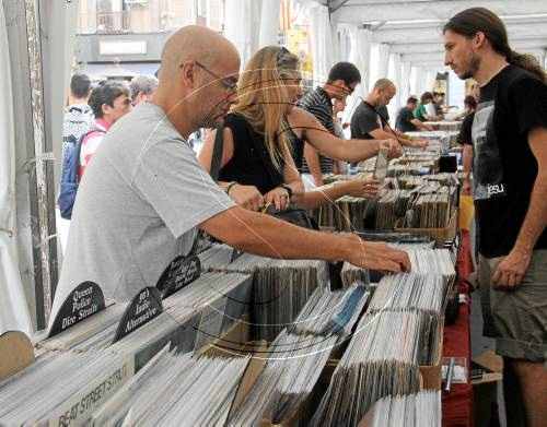 El Mercat de la Música de Lleida posarà a la venda més de 60.000 discos i CD