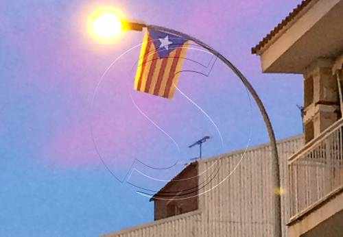 La Junta Electoral fa retirar estelades a Almacelles