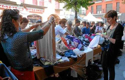 Centenars de veïns de la Seu i Andorra, al mercat d'oportunitats