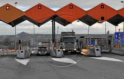 La plantilla denuncia el tancament de l'àrea de servei de l'AP-2 de Fraga