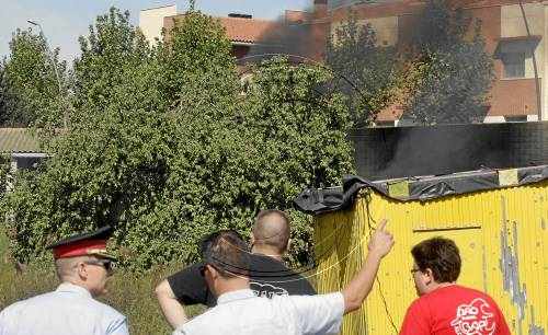 Cremen dos dipòsits d'una empresa d'Alcarràs