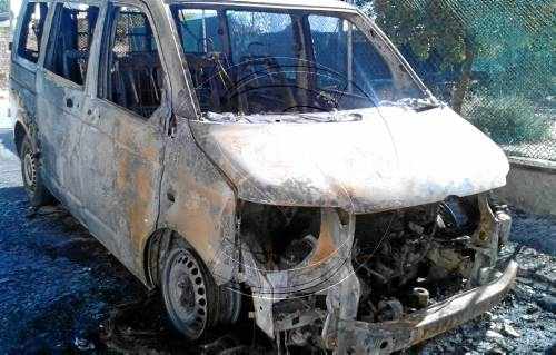 Els Mossos investiguen l'incendi d'una furgoneta de l'Associació Alba