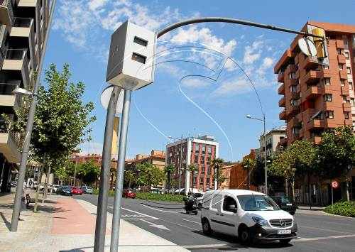 La Paeria recapta 1,8 milions amb els radars i els semàfors amb càmera des de l'estrena