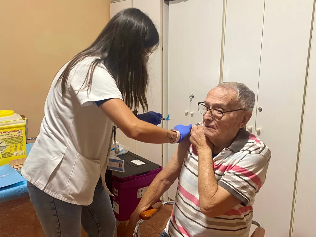 Tret de sortida a la campanya de vacunació contra la grip i la quarta dosi contra la Covid-19 a Lleida