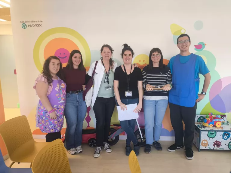 L'IRBLleida acosta la ciència als infants hospitalitzats de l'HUAV amb un taller divulgatiu