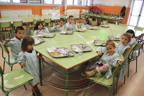 Beques menjador a 2.300 nens del Segrià i en queden per resoldre 240
