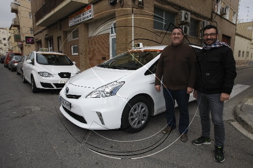 Gairebé la meitat dels taxis de Lleida ja circulen amb motors que combinen la gasolina amb bateries elèctriques i gas