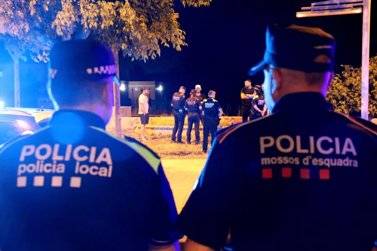 Detingut després de fer una barbacoa a la plaça Sant Jaume de Mollerussa i agredir un agent