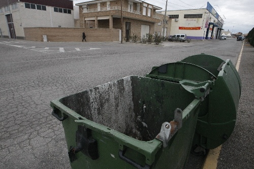 El Segrià denuncia contenidors trencats a l’espera de licitar la recollida de residus el 2017