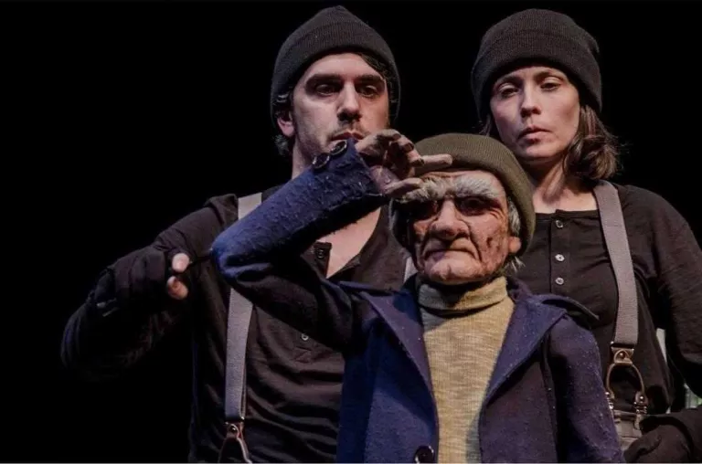Un Teatre, o com interpretar la solitud a través d'un titella