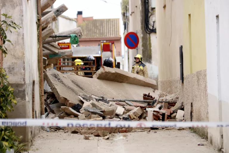 L’ensorrament d’un immoble a Vilanova de Bellpuig deixa quatre ferits