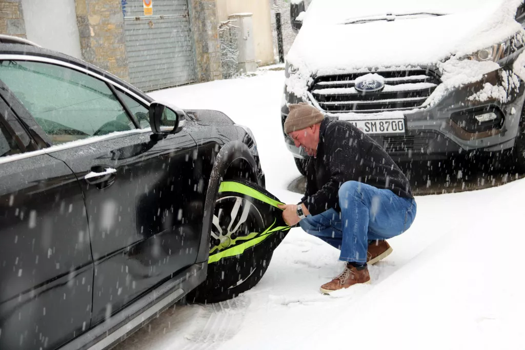 Torna la neu a cotes baixes al Pirineu i afecta la circulació