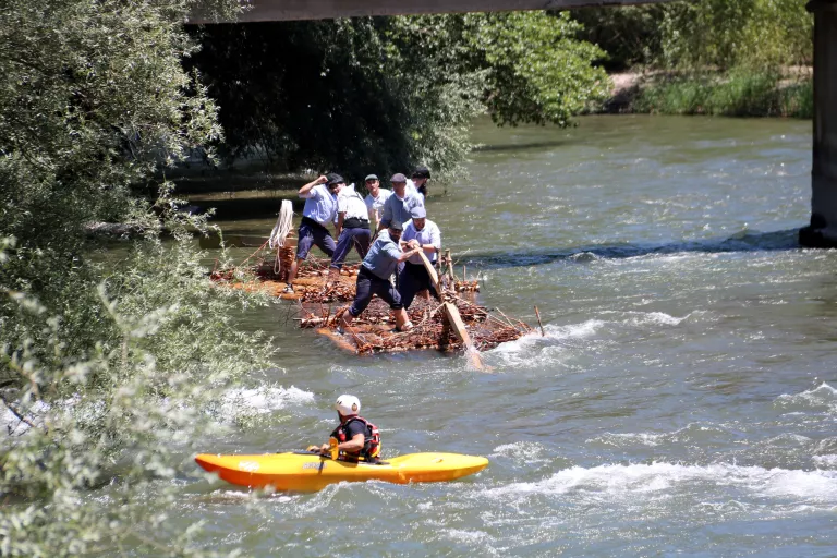 Els raiers de la Pobla de Segur desafien la Noguera Pallaresa en una 48a edició marcada per la calor