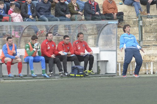 Empat frustrant