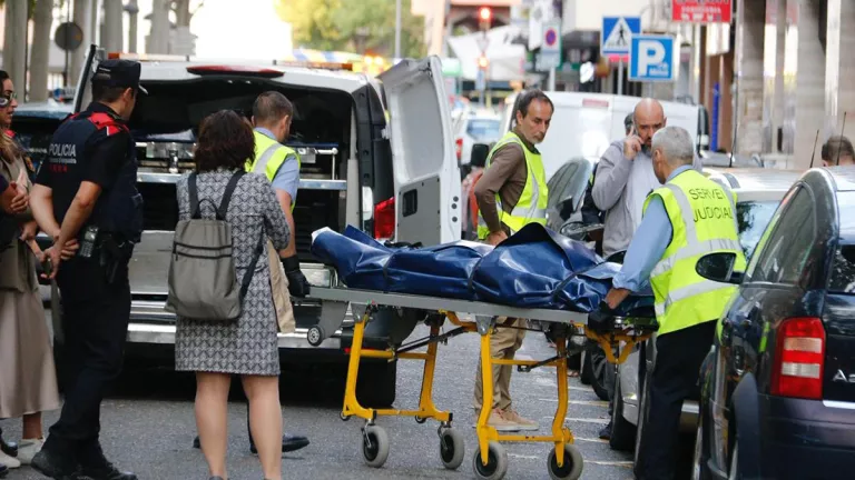 Mor a trets un mosso en mans del seu sogre a Lleida