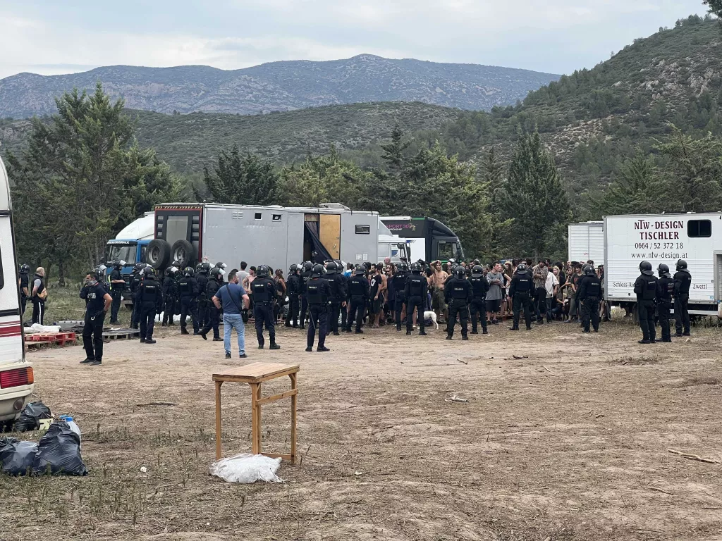 ⏯️ Desallotgen la 'rave' d'Ivars de Noguera i identifiquen l'autor de l'agressió als cinc agents