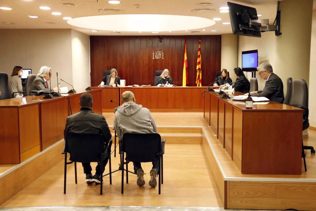 La fiscalia demana 19 anys de presó a un home per violar a la seva parella i fer tocaments sexuals a la seva filla