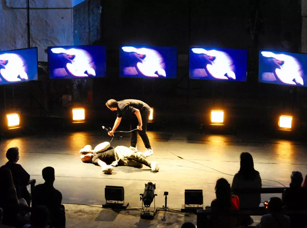 El Ballarí i coreògraf Roberto Olivan inaugura un Dansàneu adaptat a la Covid-19