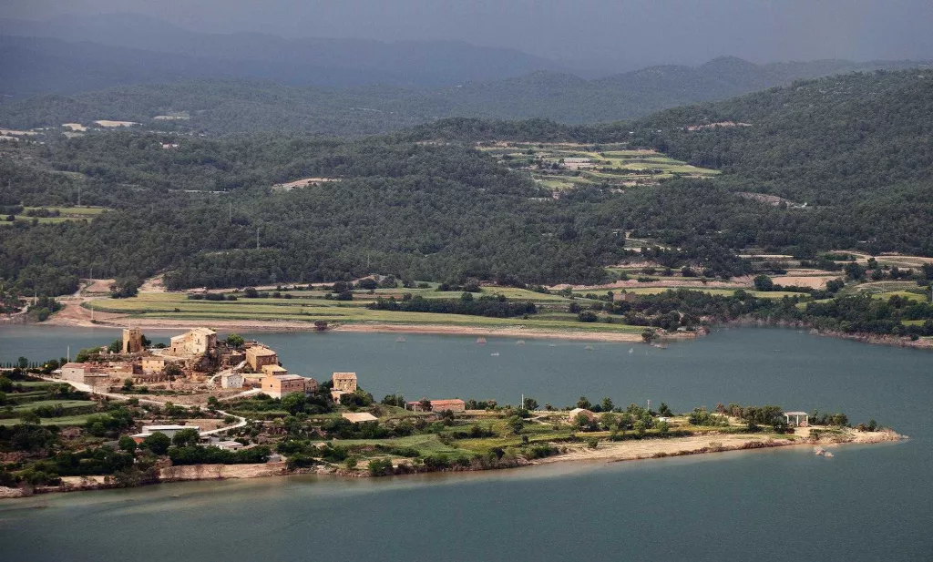 ⏯️ L'entorn del pantà de Rialb, beneficiat pel turisme de proximitat 20 anys després de la seva inauguració