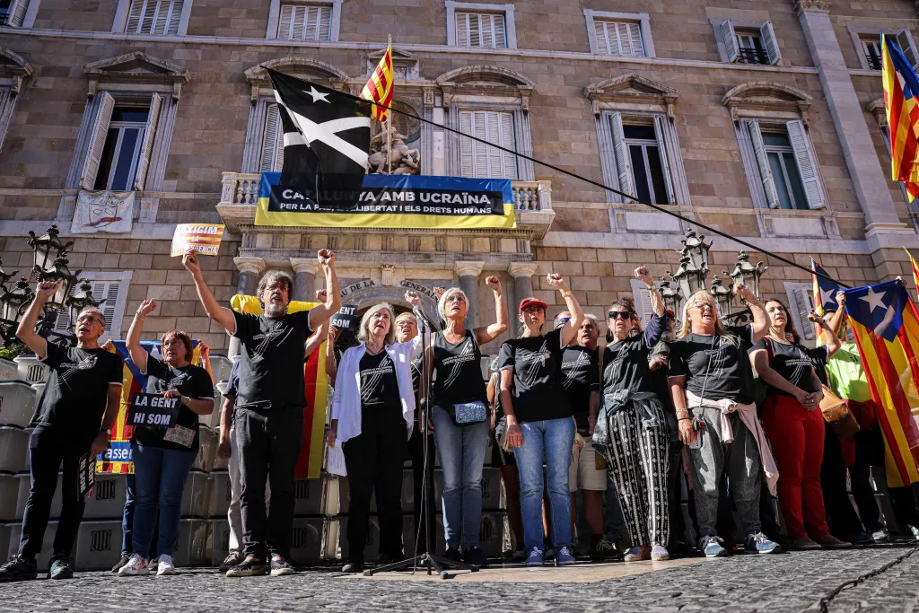 ⏯️ L'ANC commemora l’aniversari de l'1-O amb un mur d'urnes