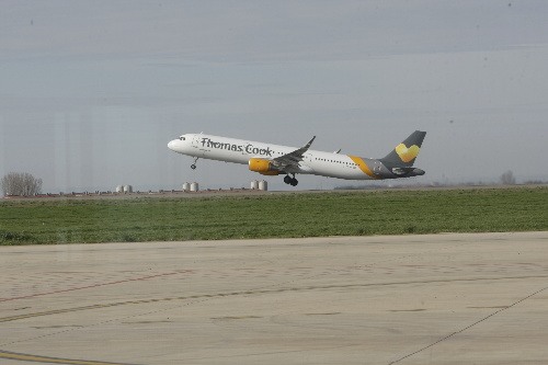 Thomas Cook volarà també a la Seu si hi ha acord amb la Generalitat per seguir a Alguaire
