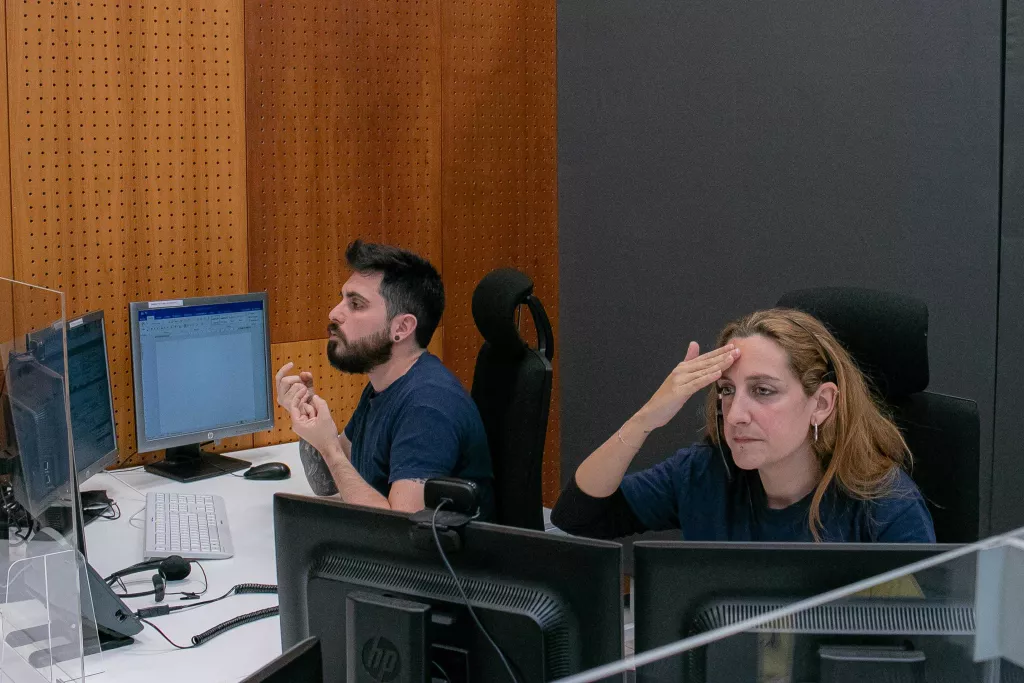 El SEM atén 4.500 persones sordes des de la posada en marxa del servei de videotrucada el 2021