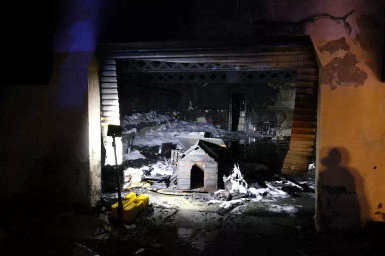 Investiguen un incendi intencionat en una casa ocupada a Lleida amb quatre ferits greus