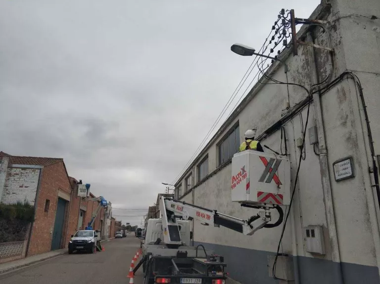 Reforma la xarxa elèctrica de baixa tensió del Palau d'Anglesola per a millorar el servei