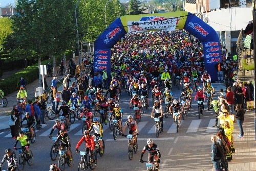 La Catigat reuneix 900 ciclistes, xifra rècord en la novena edició