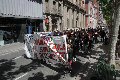 Marxa per donar suport a tres joves que jutgen demà