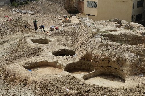 Troben al call quatre sitges del segle XIV per guardar aliments o pergamins