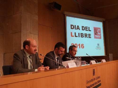 Els llibreters facturen un 3% més per Sant Jordi i arriben als 21 milions d’euros