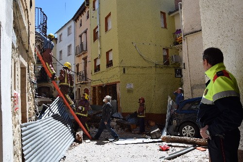 El vent tomba la teulada del Castell de Peramola sense provocar ferits