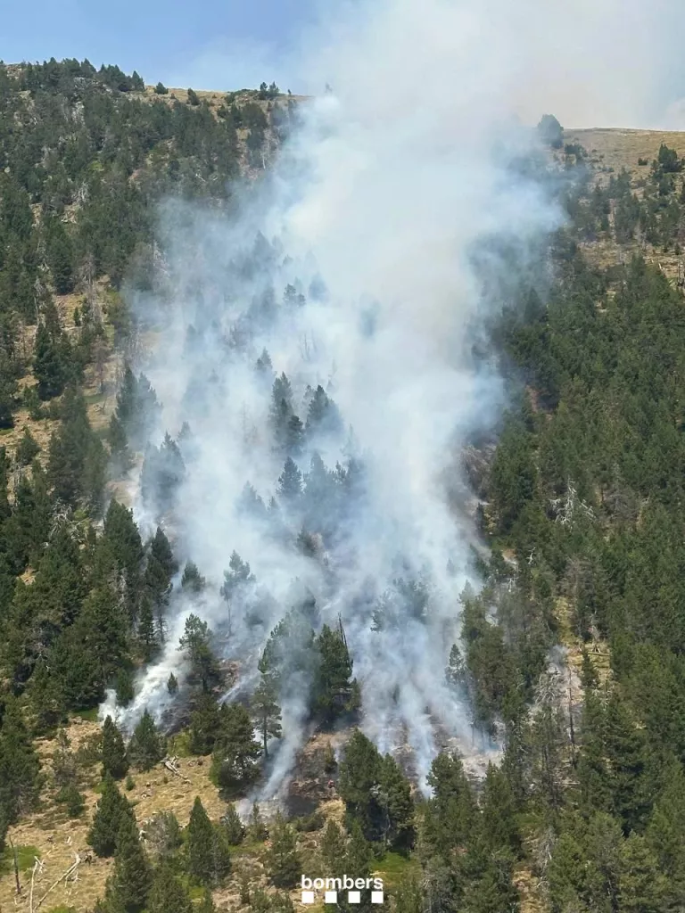 Estabilitzat l'incendi d'Os de Civís, a més de 2.000 metres d'altura