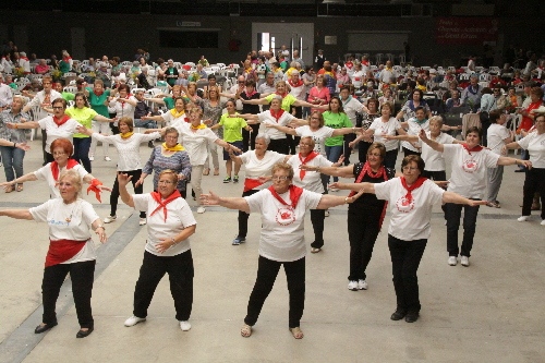 Ball, esport i tallers a la festa de la tercera edat