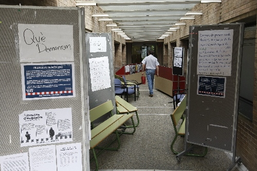 Els okupes 'obren' el Rectorat i s'atansen postures