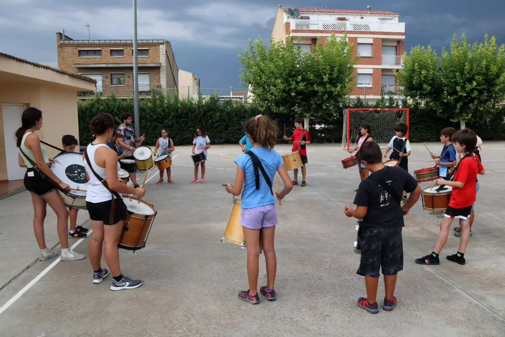 ⏯️ L'Aquelarre de Cervera escalfa motors amb la preparació de la cercavila infantil de l'Aquelarret
