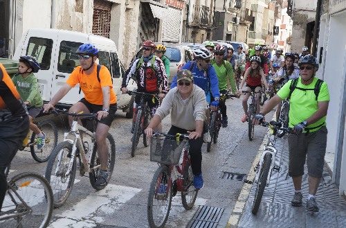 Mig miler de ciclistes en la Marxa Ecològica i per la Pau