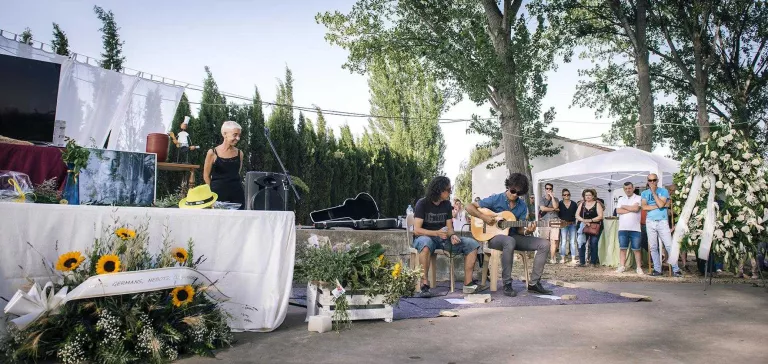 Neix ‘Agraïments’, la primera empresa d’organització integral de funerals laics