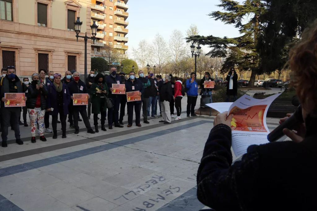 ⏯️ Una cinquantena de persones es concentren a Lleida per exigir una frenada dels preus de l'energia