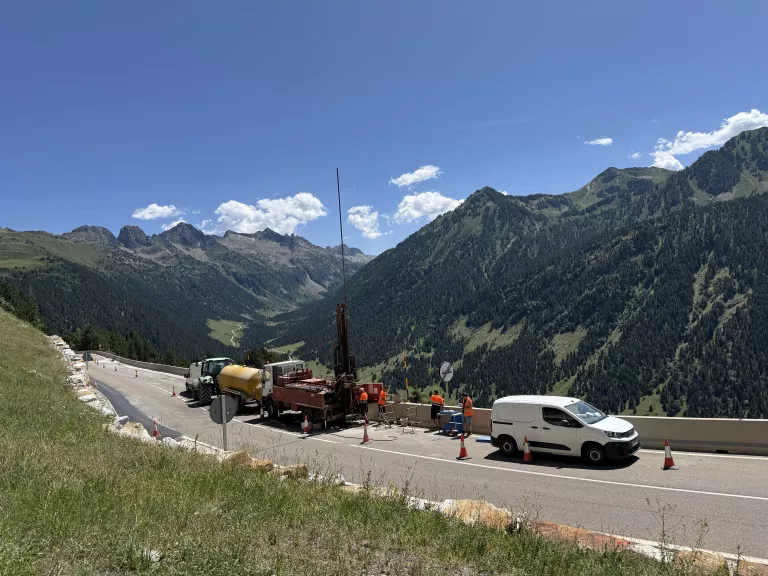 Comencen les obres de reparació de la C-28 després de l’esllavissada del febrer amb talls intermitents