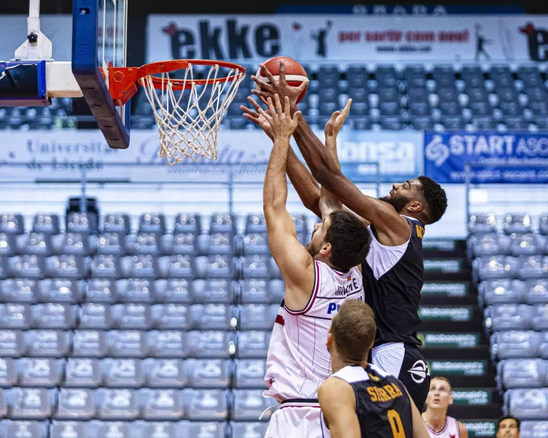 El pivot del Força Lleida N’Guessan, sis setmanes de baixa